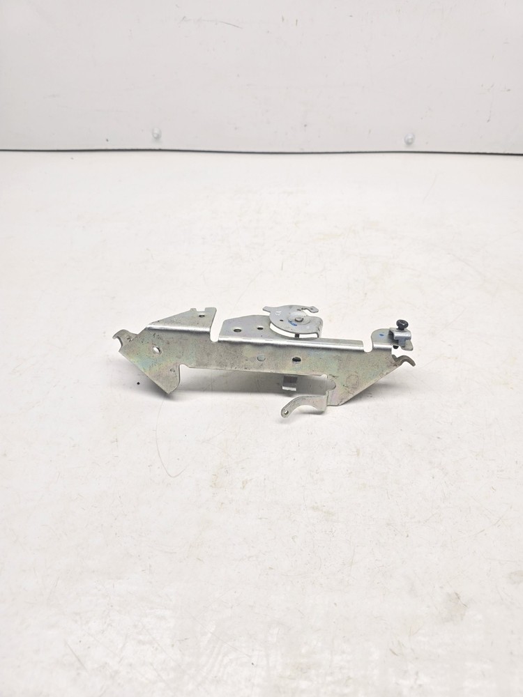 BRIGGS AND STRATTON ENGINE CONTROL BRACKET 798916