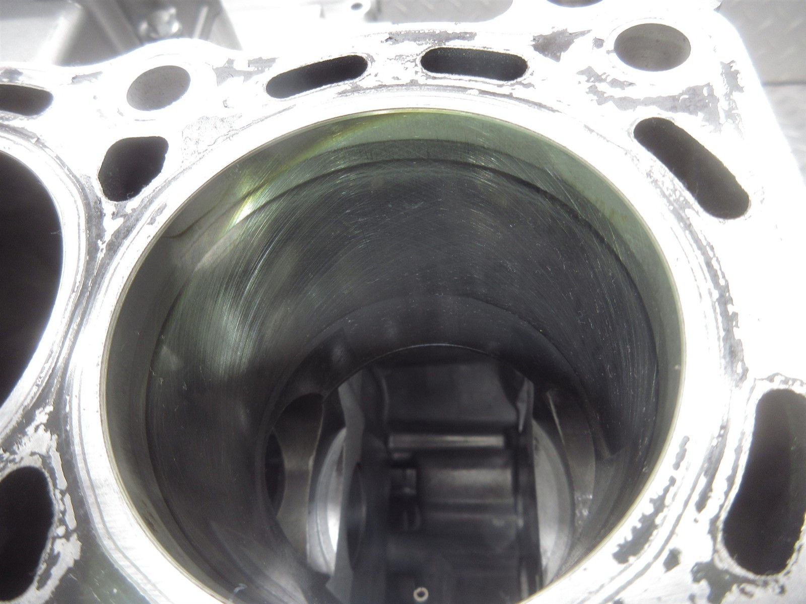 2007 06-07 Suzuki GSXR 600 GSXR600 Crankcase Case Engine Motor Block Piston Lot