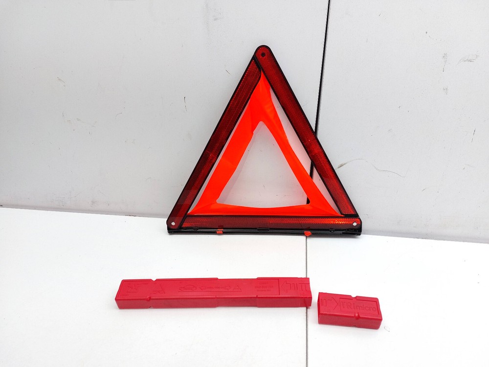 AUDI Q5 8R 2012 EMERGENCY WARNING HAZARD TRIANGLE 8K0860251