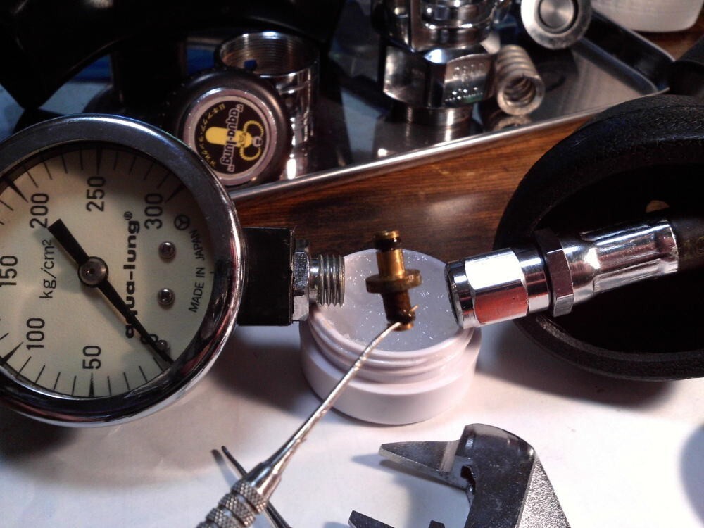 Vintage nihon aqua-lung single gauge.