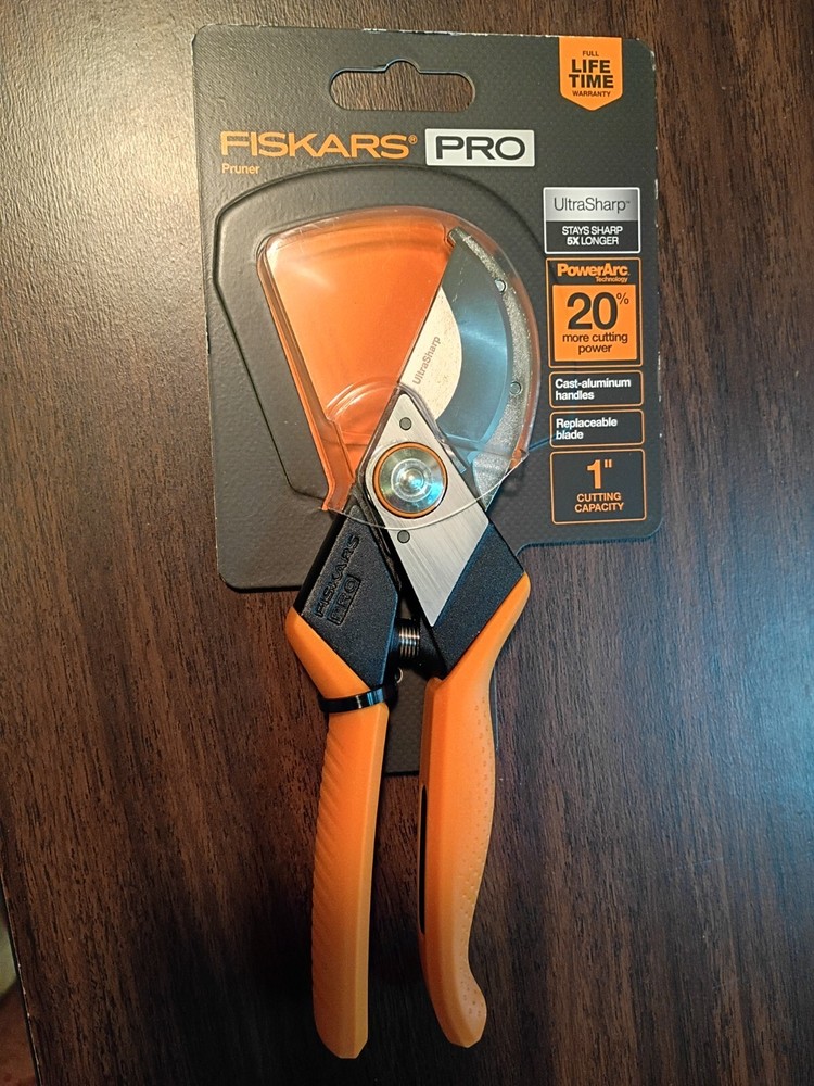 Fiskars Pro 1" cutting capacity pruner