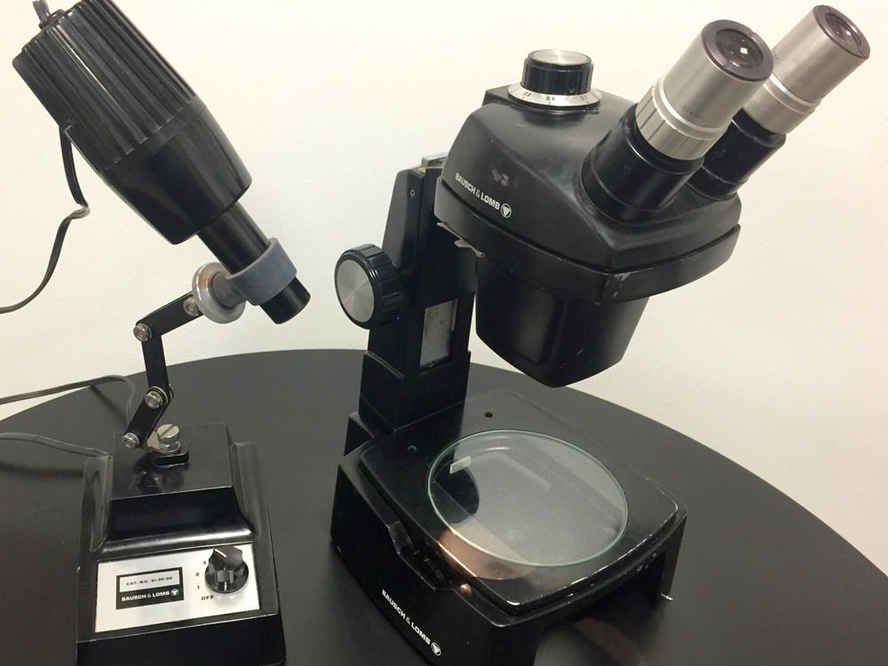 Bausch & Lomb StereoZoom 4 0.7x-3x Microscope w/ B & L Light Source