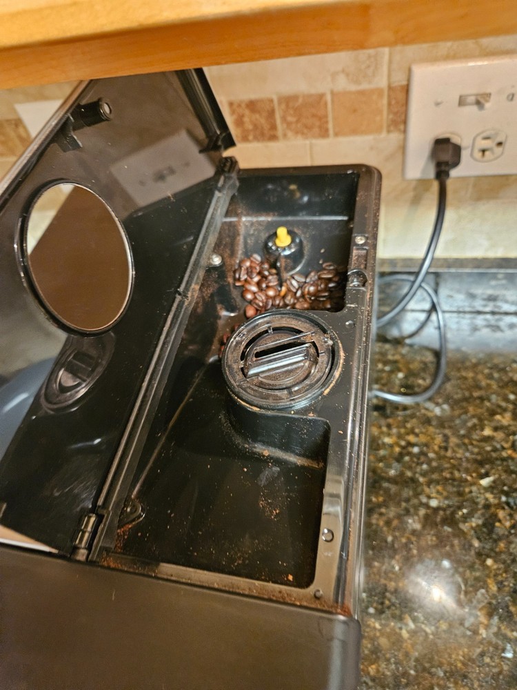 Saeco Incanto HD8917 Super Automatic Espresso Machine