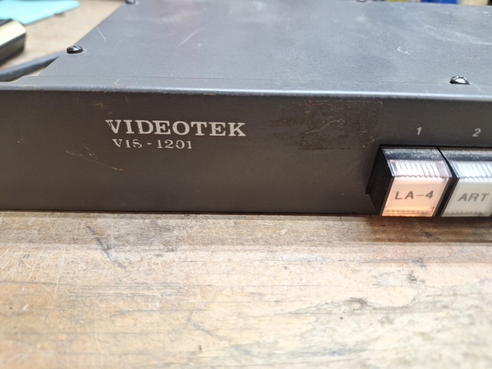 VIDEOTEK VIS-1201 VIDEO ROUTING SWITCHER Rack Mount Powers On