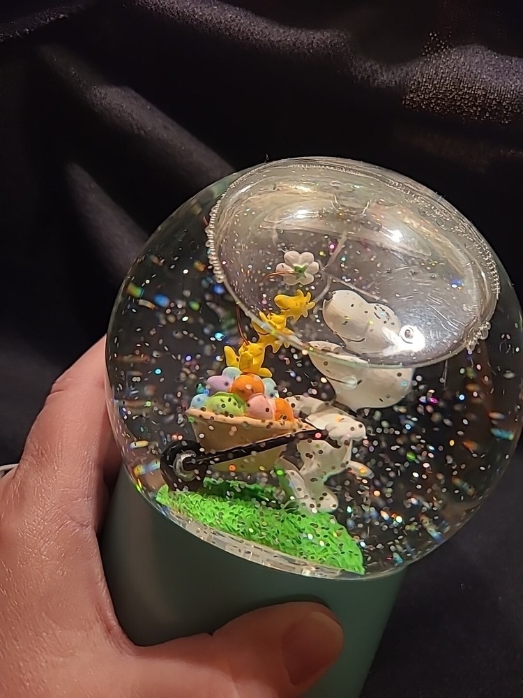 Snoopy Easter LIGHT UP Water Globe Snow Globe Please Read