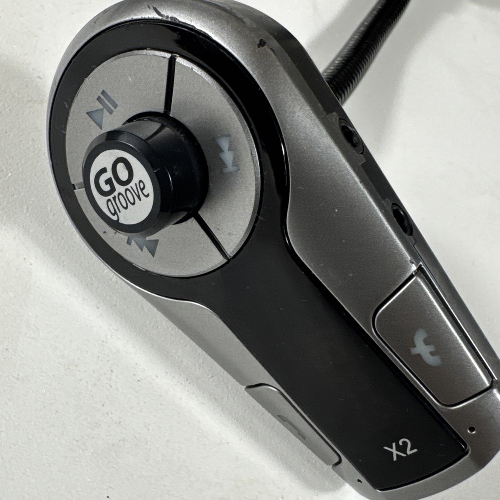 GOGROOVE FLEXSMART X2 BLUETOOTH IN CAR FM TRANSMITTER W/USB Charger.