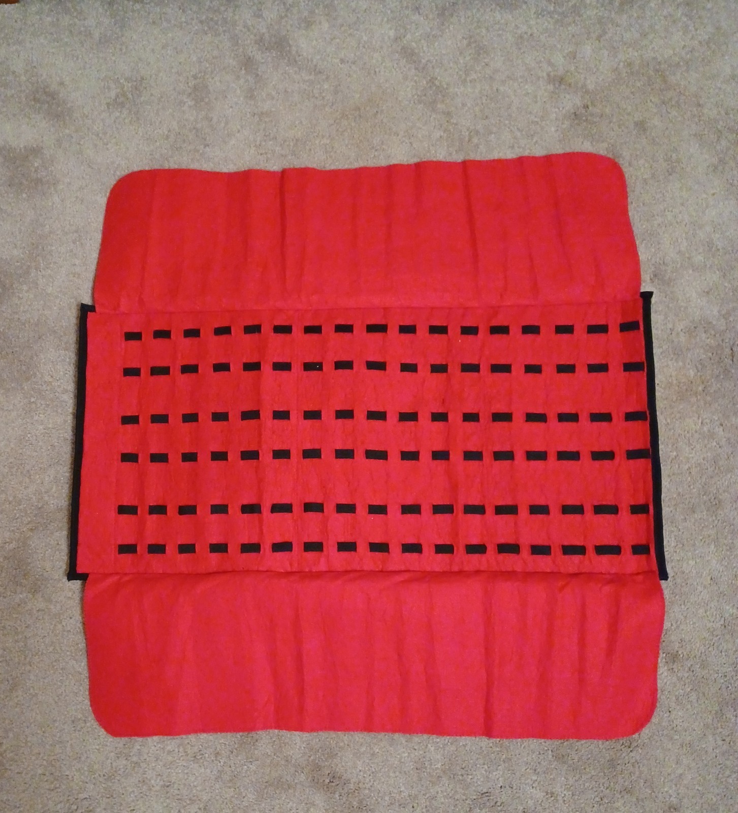 Used Pocket Knife Storage Roll, 50 Slots, Nice Condition.