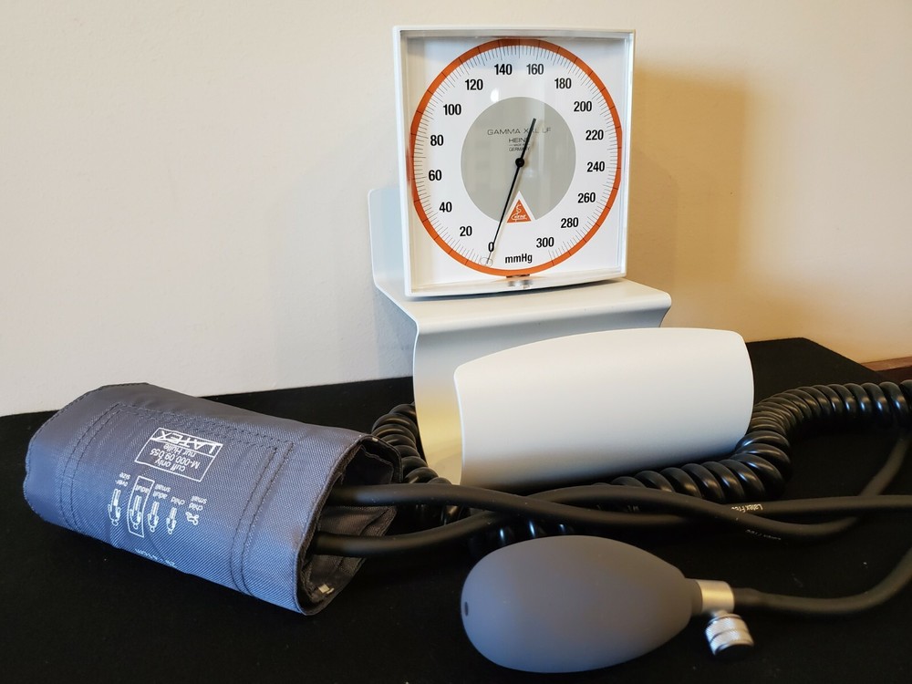 Wall Mount Sphygmomanometer - M-000.09.323