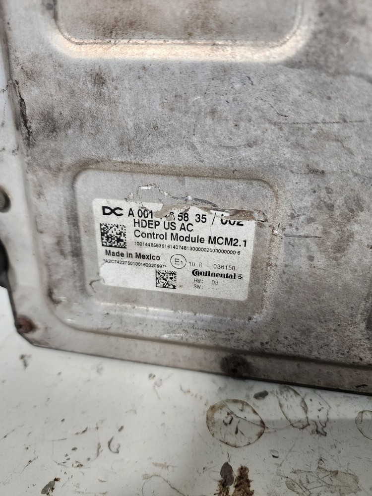 A 001 446 58 35 / 002 Detroit DD15 0 Ecm (Engine Control Module)
