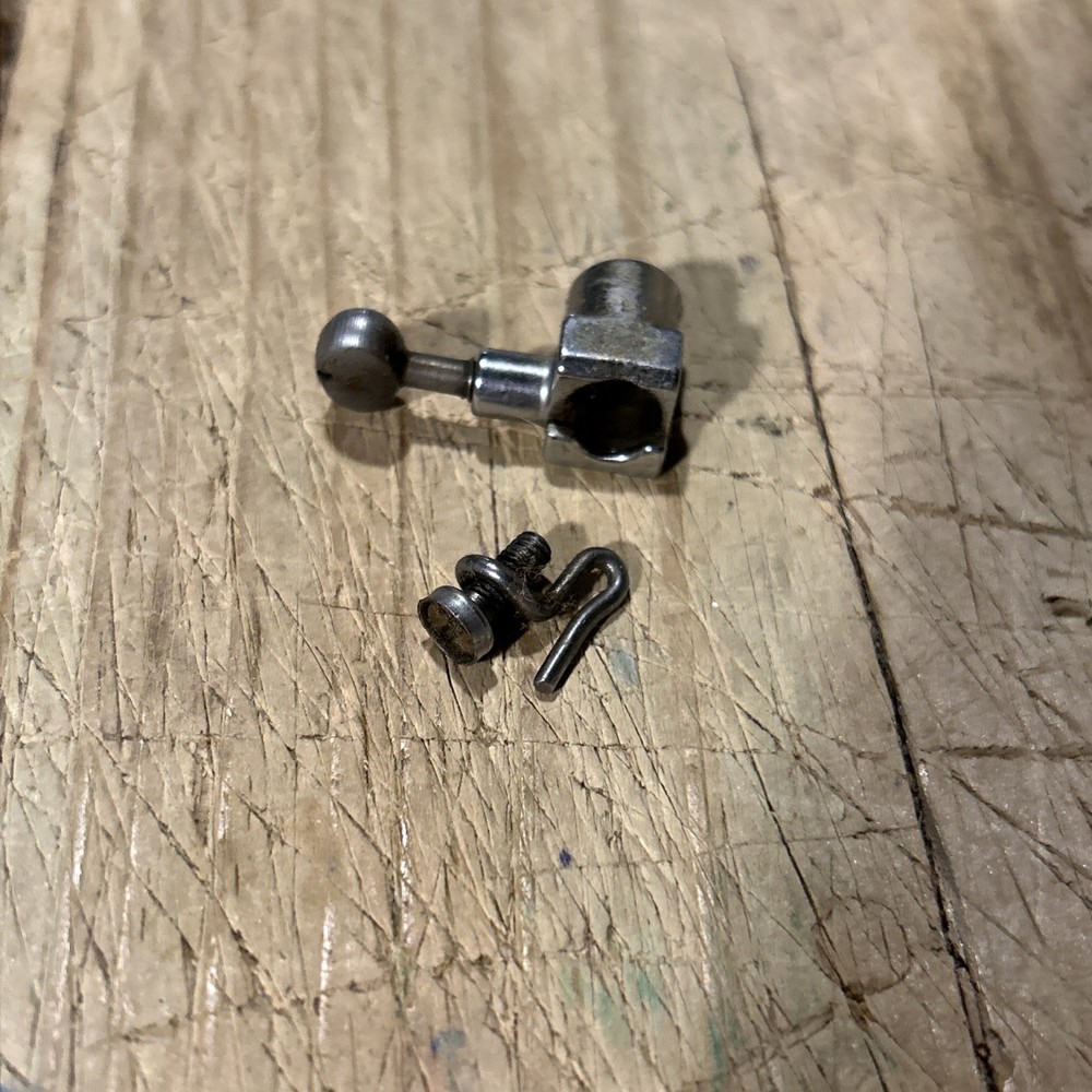 Singer 500A Sewing Machine Needle Holder & Screw
