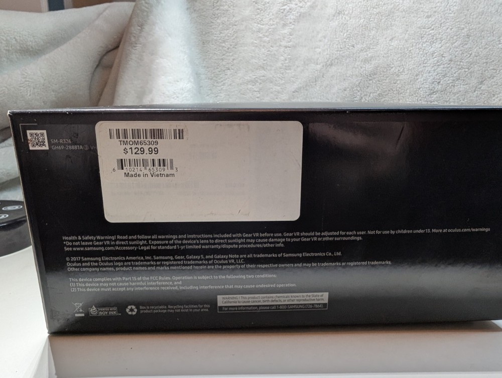 Samsung Gear VR Headset with Remote Controller SM-R324 Oculus Open Box