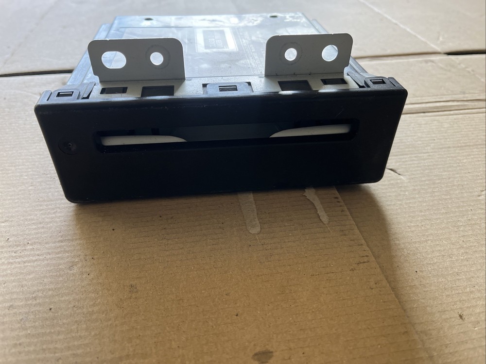 2015 Vauxhall Insignia FACELIFT CD Player 13594480 (will need decoding)