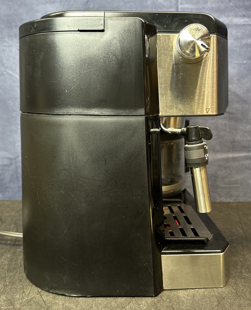 DeLonghi COM532M Espresso Machine / READ