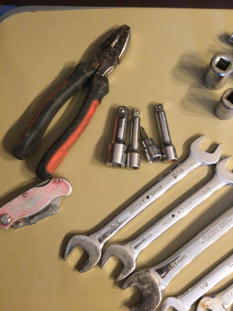 Husky Assorted Hand Tools 32 Pc. 6 , 12 Point Sockets , Ratchet , Wrenches +