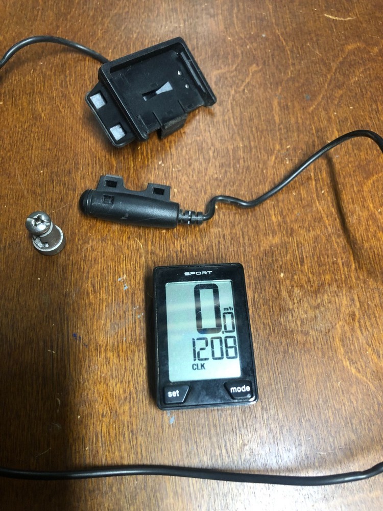 SPECIALIZED SPEEDZONE SPORT CYCLOMETER - 9 FUNCTIONS - WORKS GREAT W INSTRUCTION