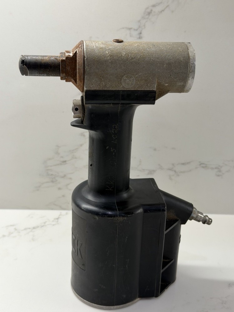 Huck 227 pneumatic air riveter tool