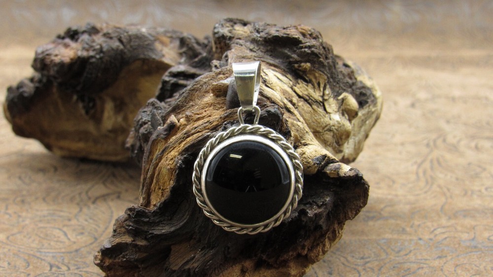 *Sterling Silver Round Onyx Pendant