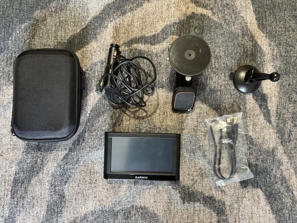 Garmin Nuvi 55 GPS Navigator System Color Bundle