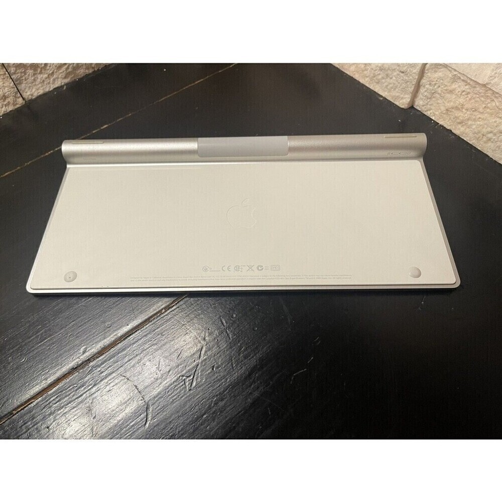 Apple Bluetooth Wireless Keyboard #A1314 - Tested & Works