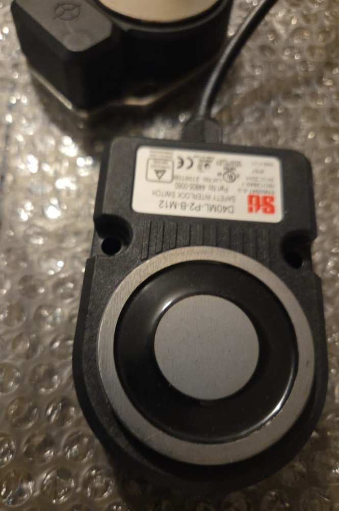 STI D40ML-P2-B-M12 Magnetic Locking Safety Switch