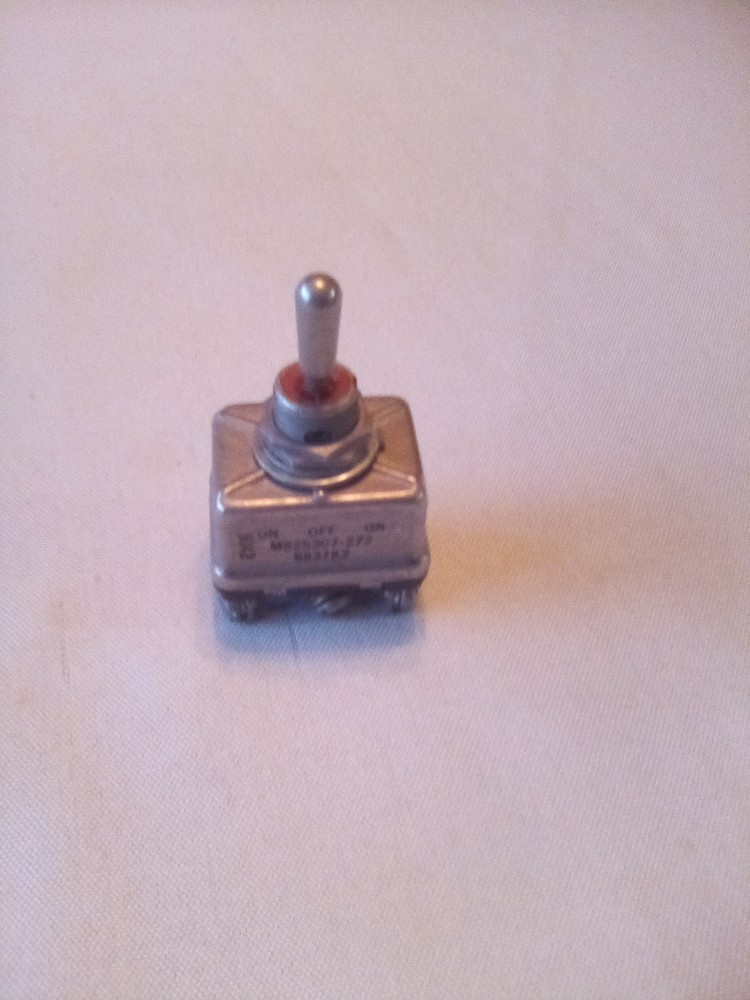 Cutler-Hammer MS25307-272 8837K2 On Off On Toggle Switch