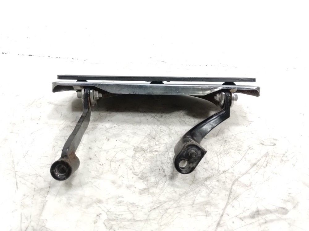 2010 Harley FLHTCU Ultra Classic Front Right Floorboard Mount Bracket