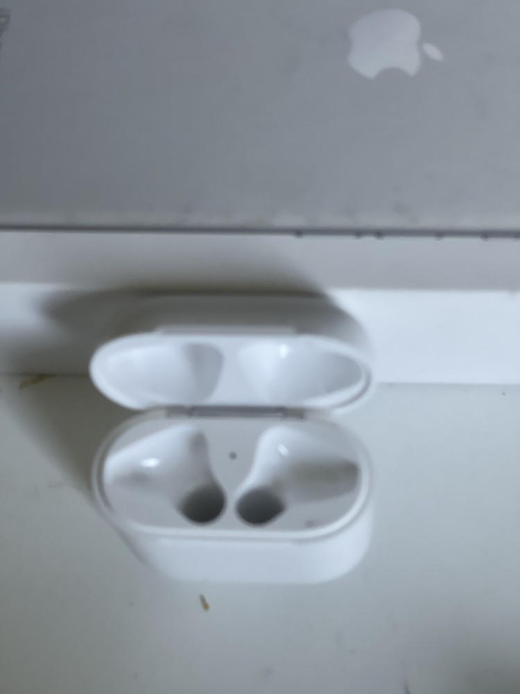 airpods charging case 1st gen