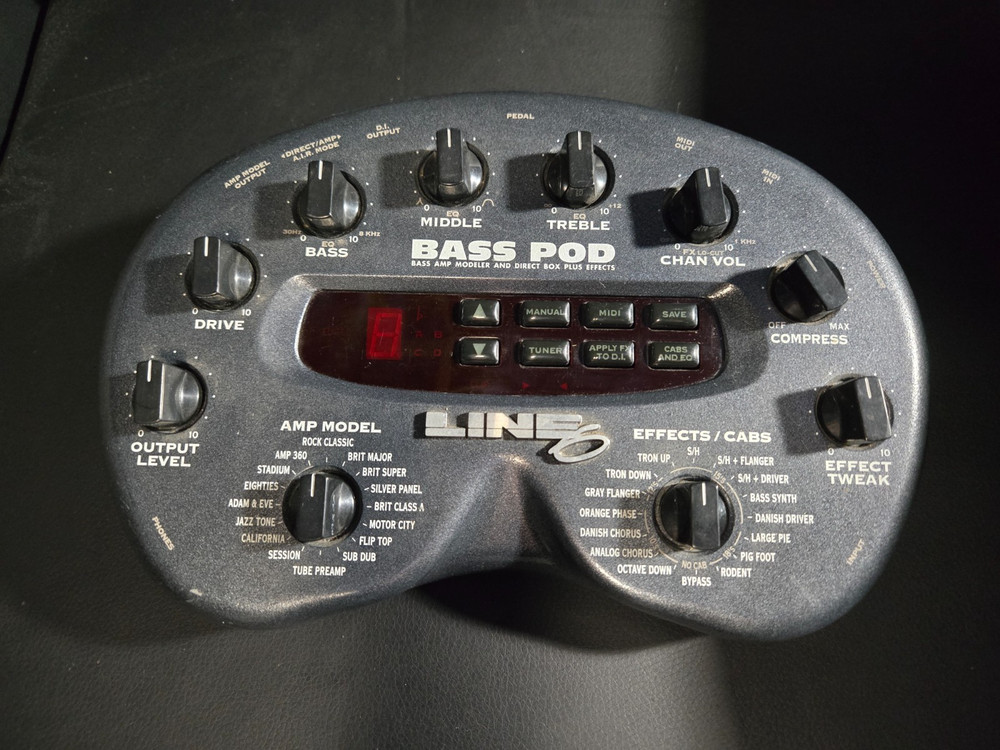 Line 6 Bass POD Bass Amp Modeler and Multi-Effect Processor