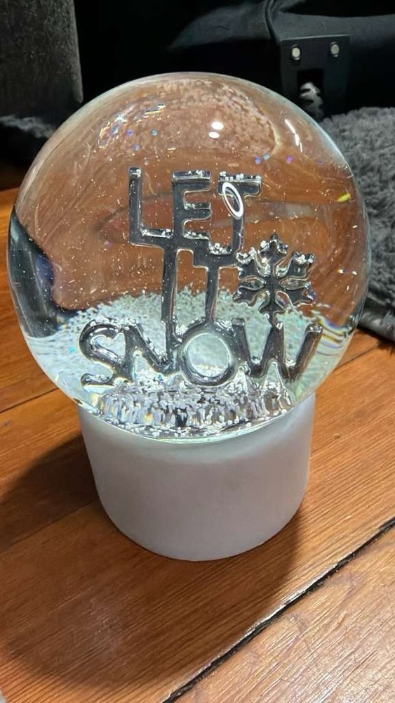 Snow globe Let Snow