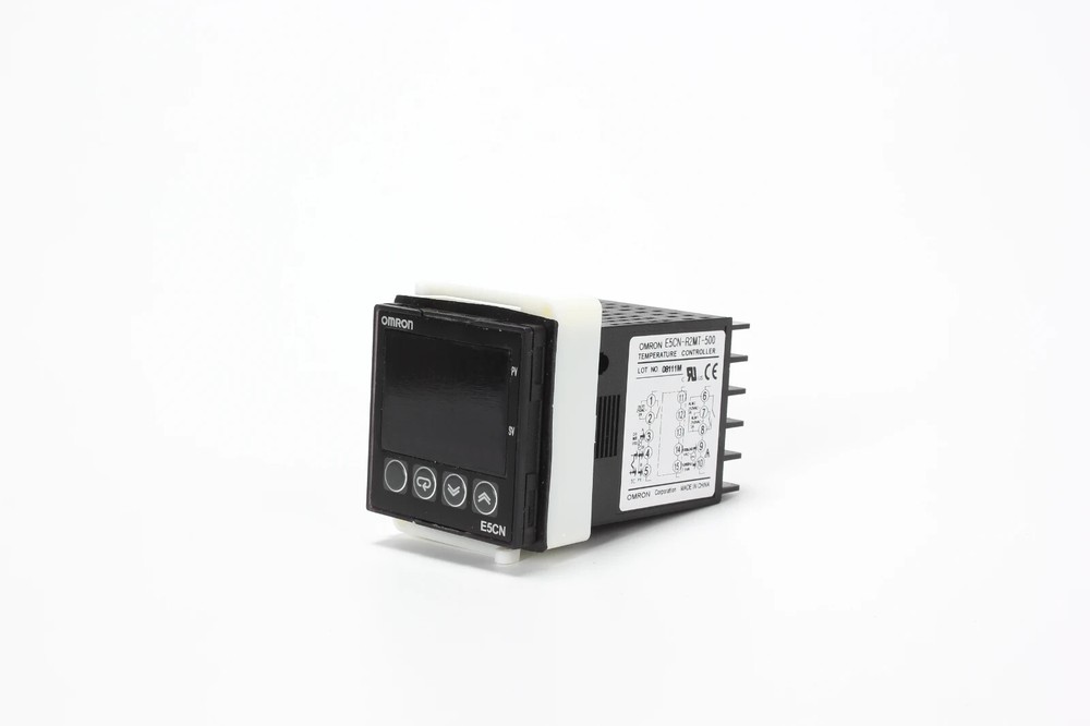 New OMRON Digital Temperature Controller E5CN-Q2MT-500 100-240V E5CNQ2MT500