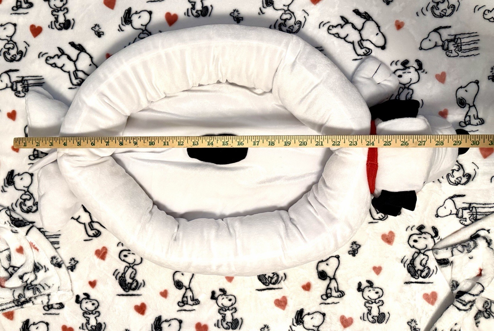 Snoopy Peanuts 30" Dog or Cat Bed Plush NWOT VERY RARE