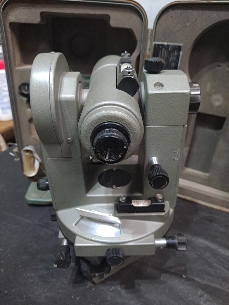 SCHNEIDER TT-700 Engineers Optical Plummet Transit with Case NICE