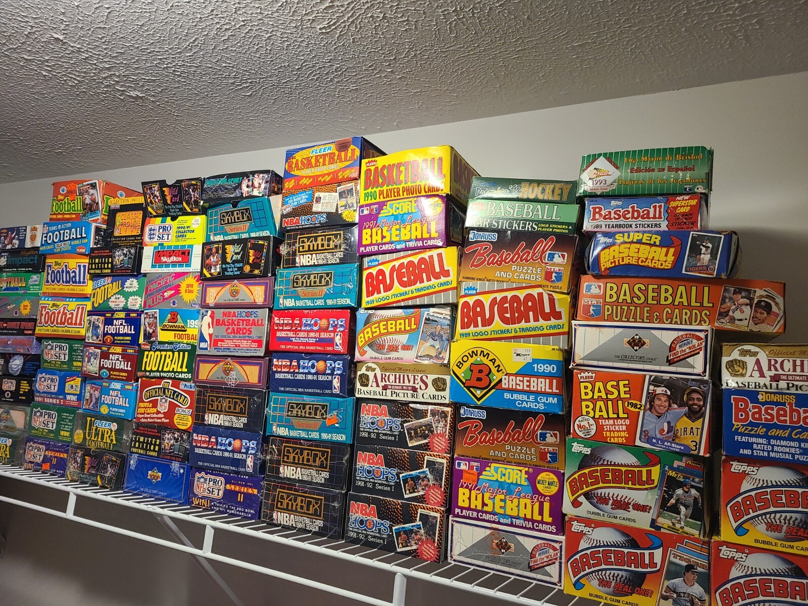 +500 Lot of Vintage Unopened Basketball Baseball Football Cards in Sealed Packs