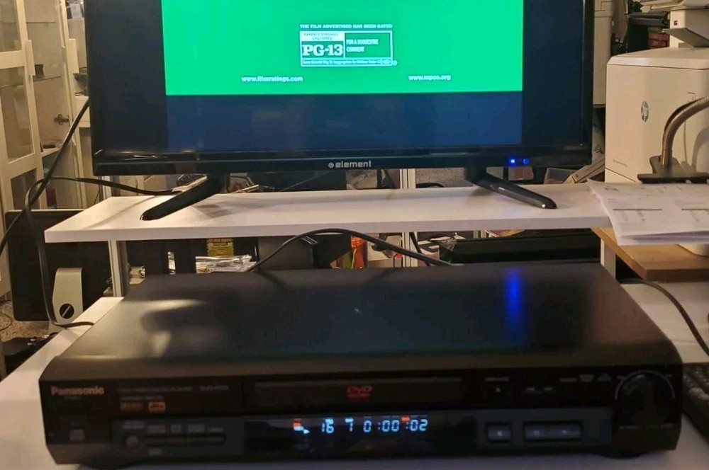 Panasonic DVD-RV31 DVD Player. Component/Subwoofer Out + Replacement Remote. vg+