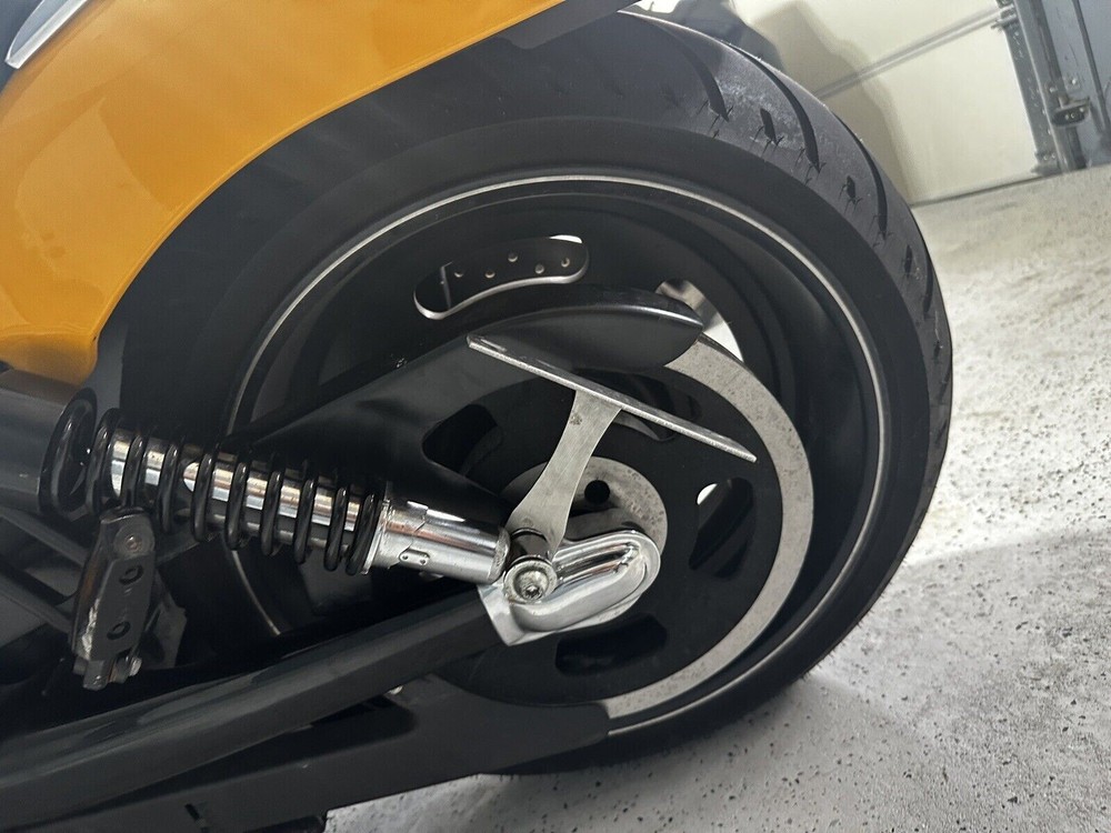 Flat License Plate Relocation Bracket for HARLEY-DAVIDSON NIGHT ROD 2006-2017