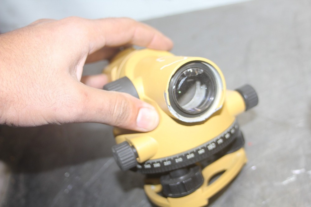 GEOTOP AUTOMATIC LEVEL MODEL G24E WITH CASE