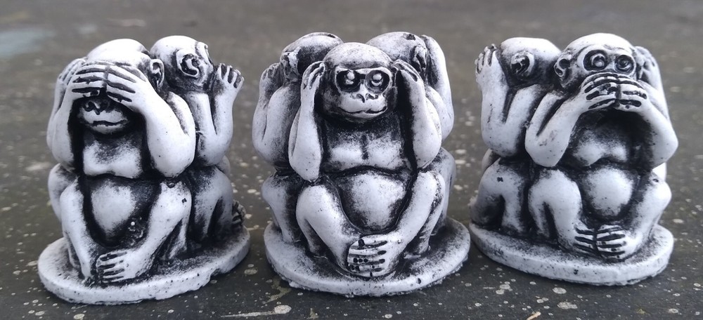 The three monkey decorate the table
