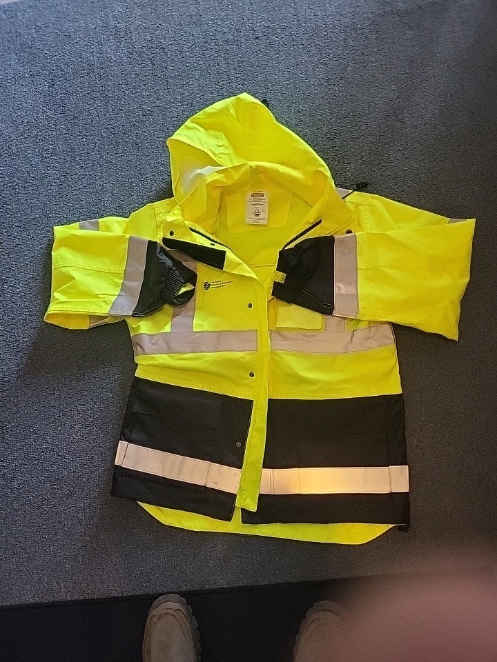 Galeton Illuminator Raincoat. Size Medium.