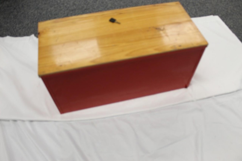 Craftsman Middle Tool Chest Locking 3 Drawer 2000 Series 26" Width (A)