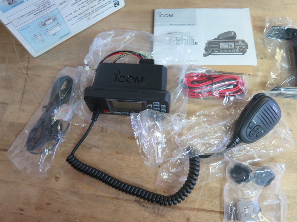 Icom M330G Black VHF With GPS (O7-B)
