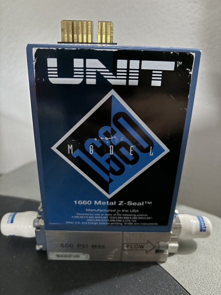 Unit UFC-1660 Mass Flow Controller MFC, Gas: O2, Flow: 100 sccm