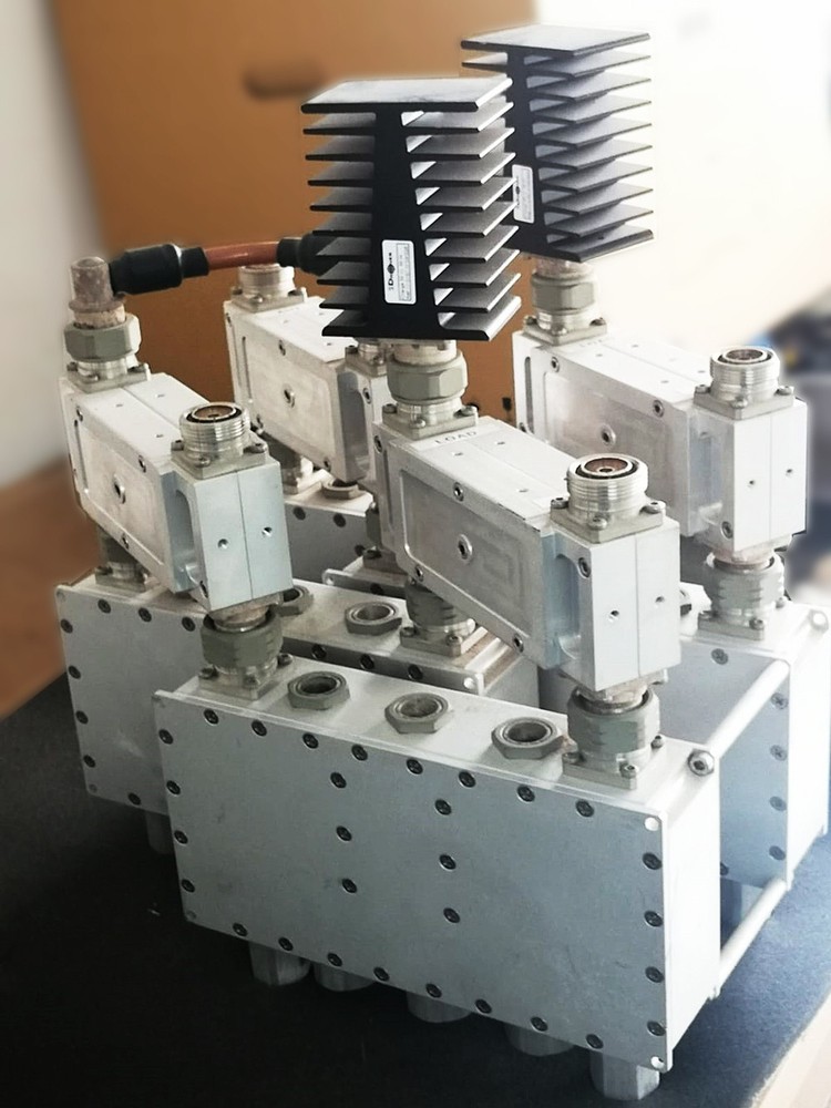 TV UHF antenna combiner 3 channels 3Kw