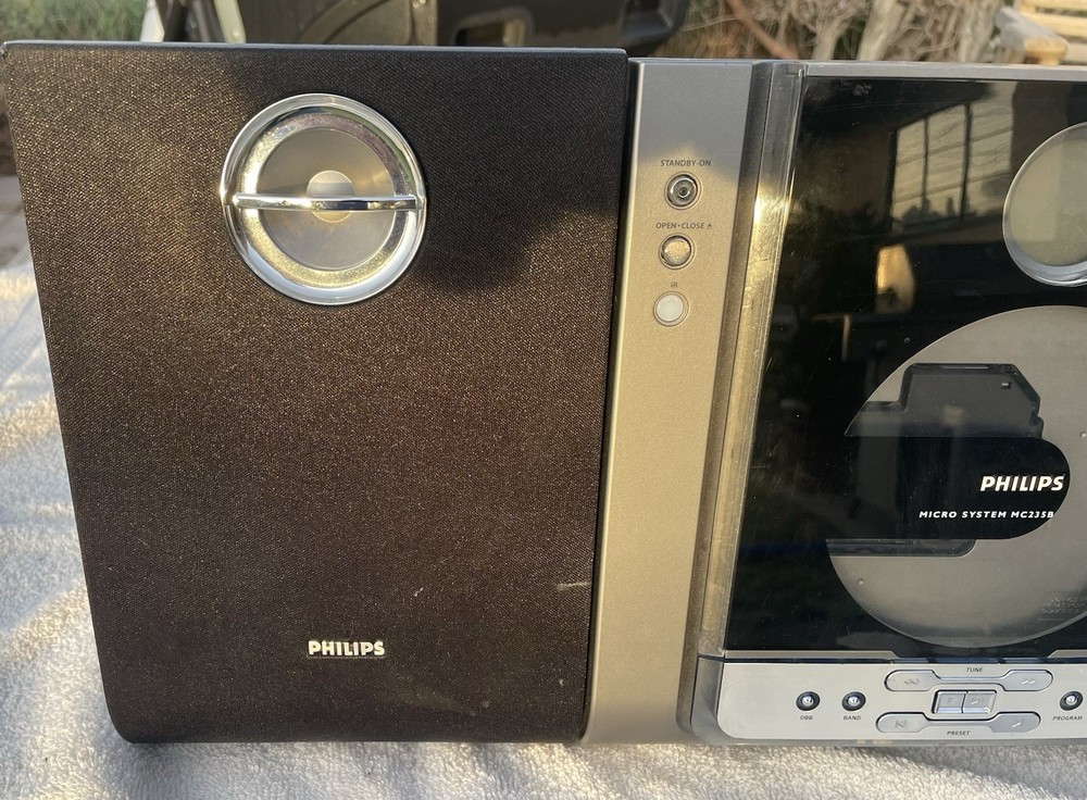 PHILIPS MC235B Micro System CD Player W/ SPEAKERS