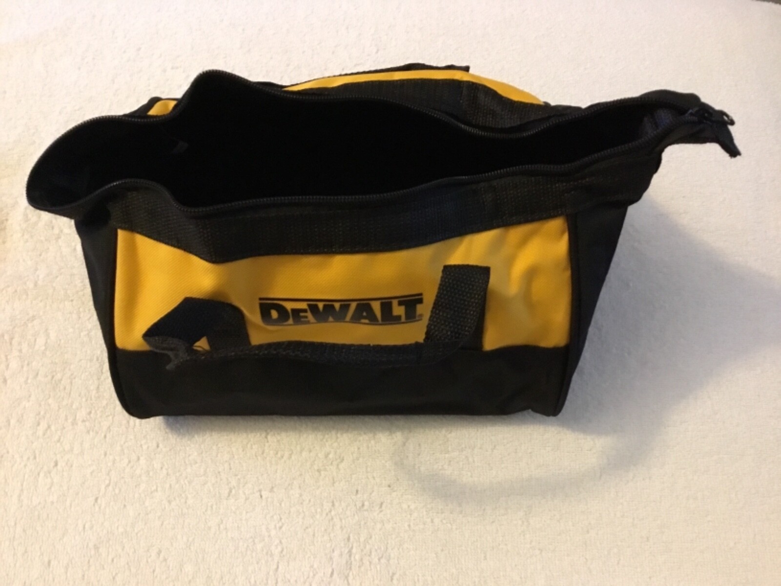 New Dewalt 11” Heavy Duty Ballistic Nylon Tool Bag 11” x 8” x 7”