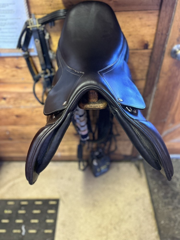 close contact saddle 18