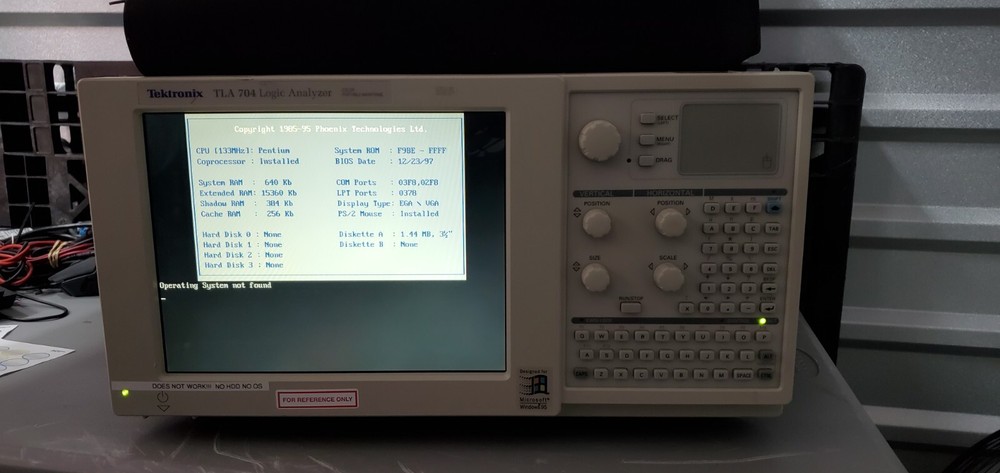 TEKTRONIX TLA704 LOGIC ANALYZER