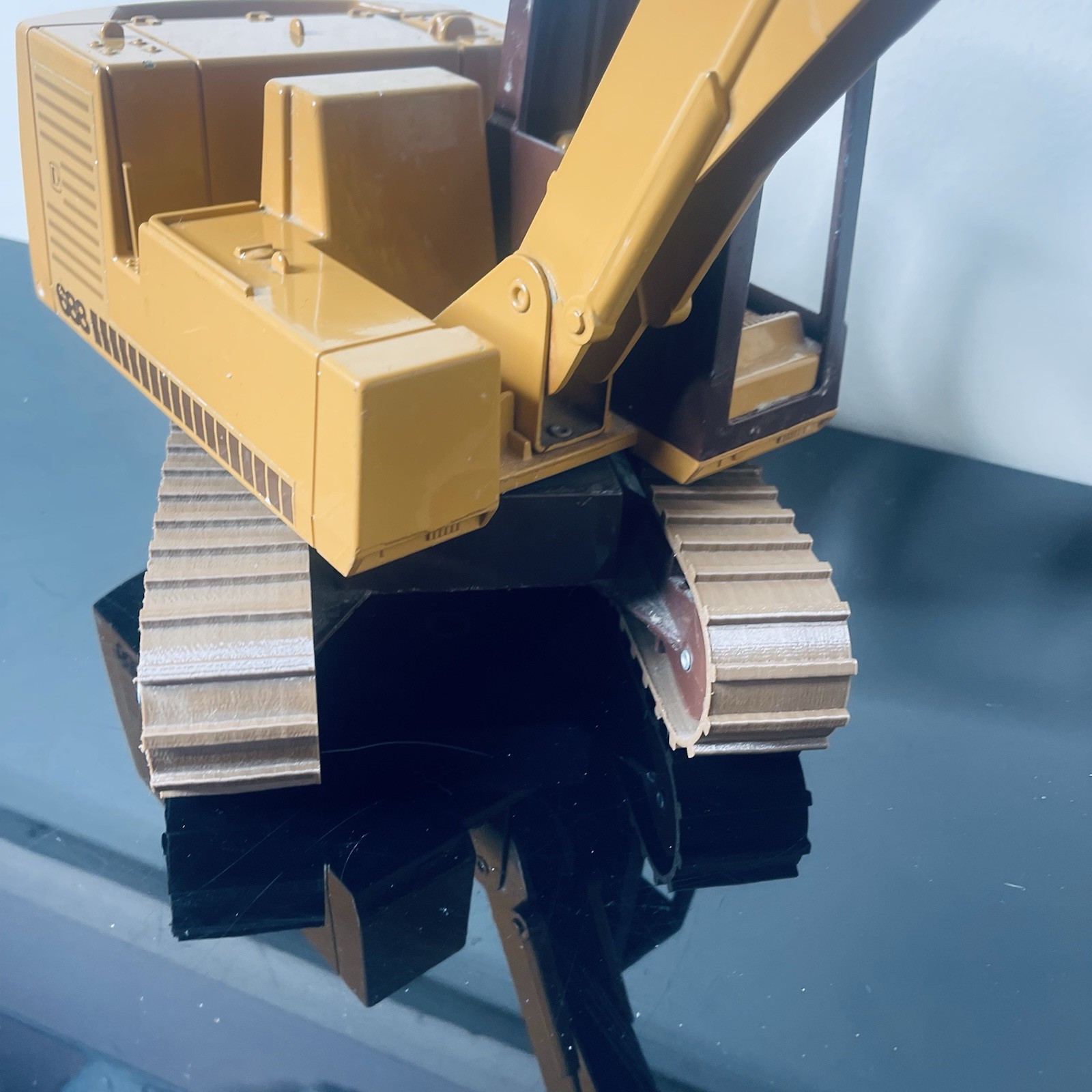 1/16 ERTL CASE Model 688 Excavator Construction Toy With Tracks RARE