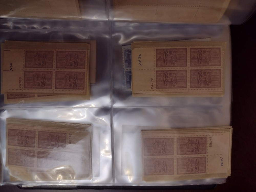 MINT US STAMP COLLECTION IN BINDER