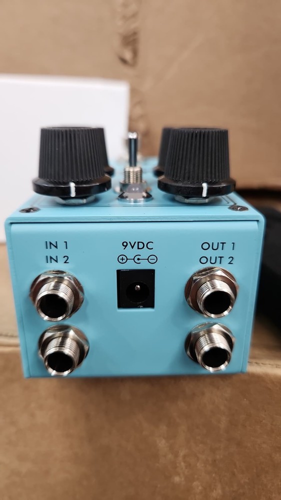 Supro Chorus Pedal Open Box