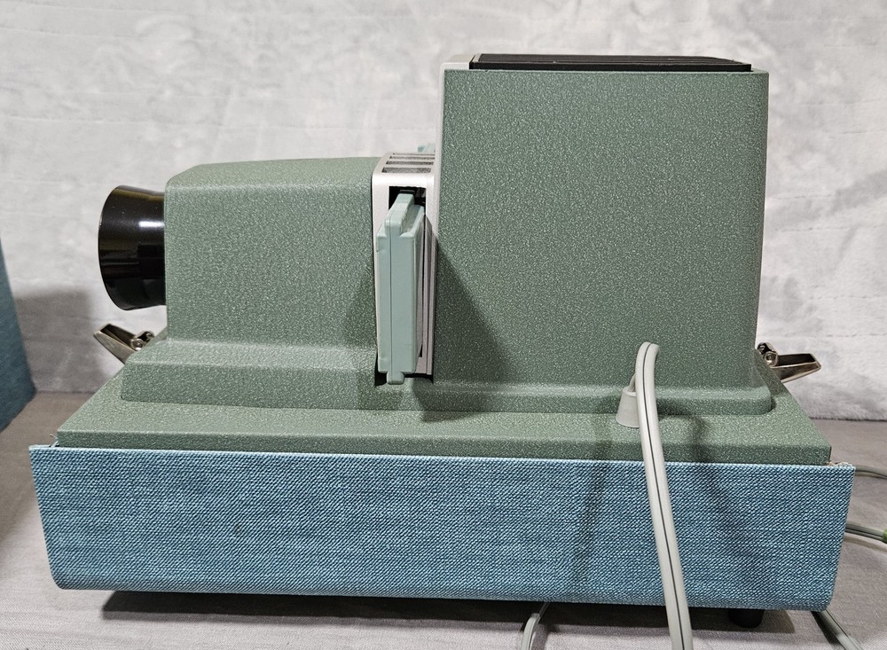 Vintage Argus 500 Stack Slide Projector Model 554